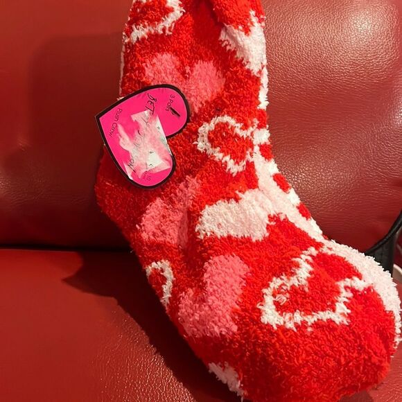 NWT Betsey Johnson Valentine fuzzy socks - Picture 1 of 2